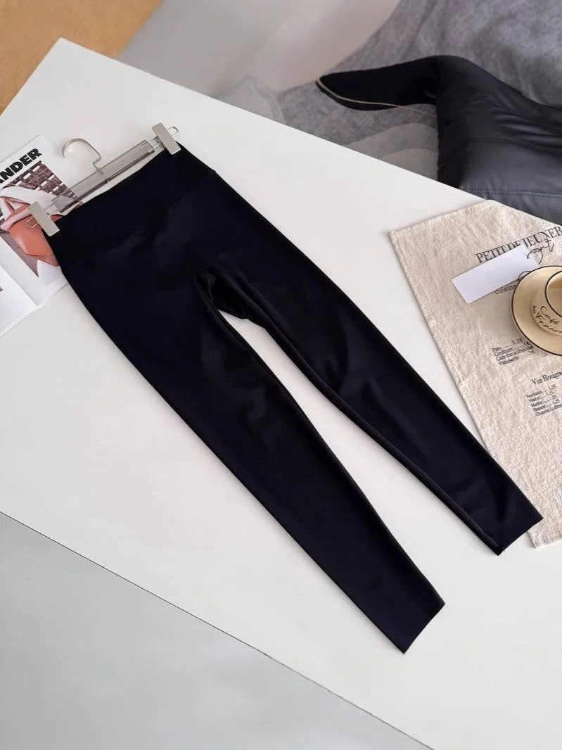 T588-1042 Summer new solid color fitness yoga slimming and comfortable women's pants - Image 2