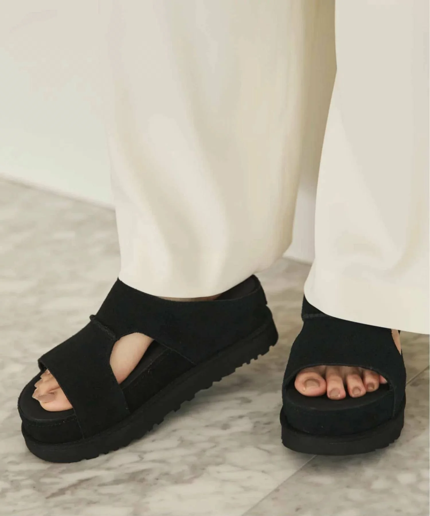 T588-1058 Ladies' sandals with high and thick soles for wearing on the outside