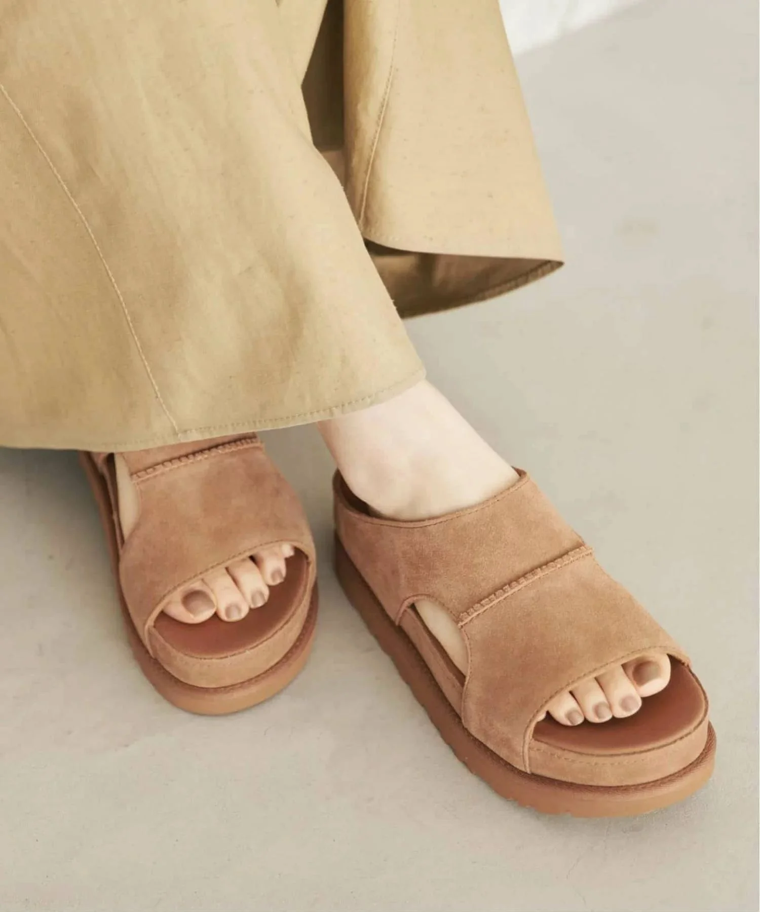 T588-1058 Ladies' sandals with high and thick soles for wearing on the outside - Image 3
