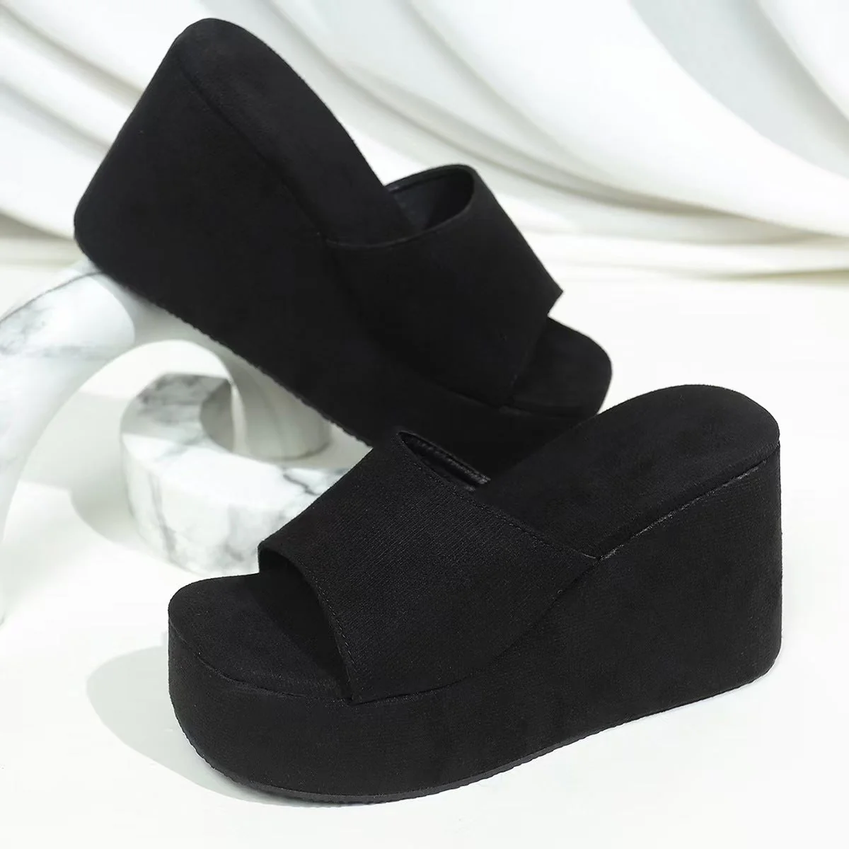 T588-1121  Thick soled slippers are versatile and retro for wearing on the outside - Image 2