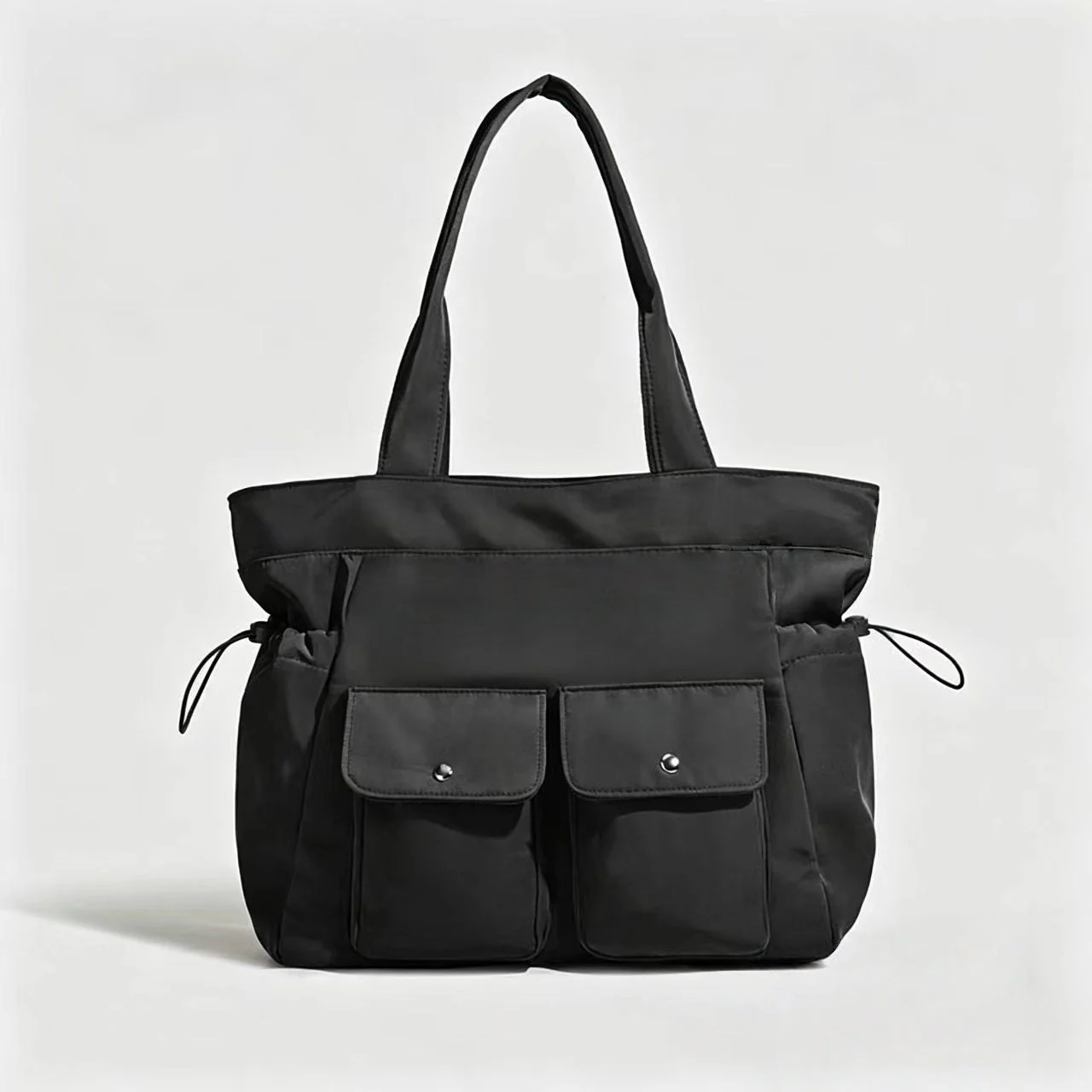 T588-1127    Minimally designed shoulder bag for commuting