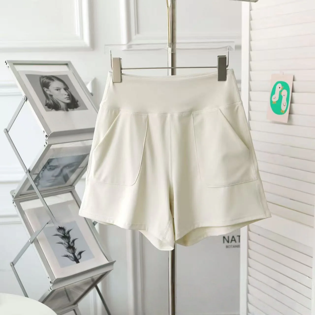 T588-1130 Women's fitness exercise quick drying breathable high waisted shorts - Image 4