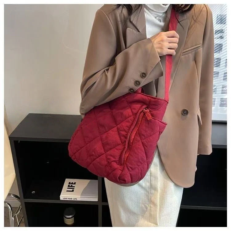 T588-754  Hot-selling handbag - Image 7