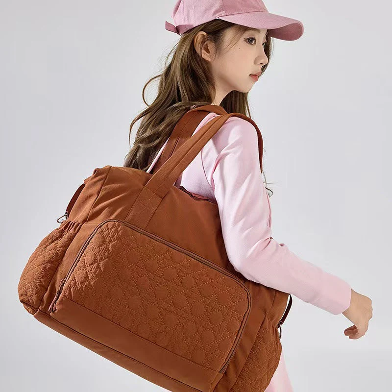 T588-811  Travel bag with dry and wet separation, diagonally crossed, hand-held - Image 2