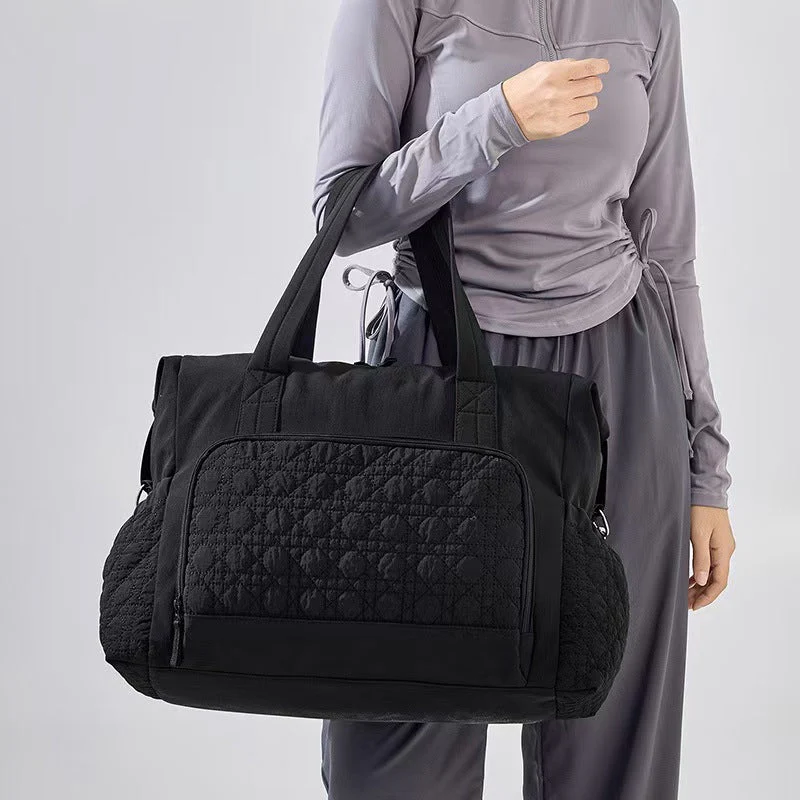 T588-811  Travel bag with dry and wet separation, diagonally crossed, hand-held - Image 4