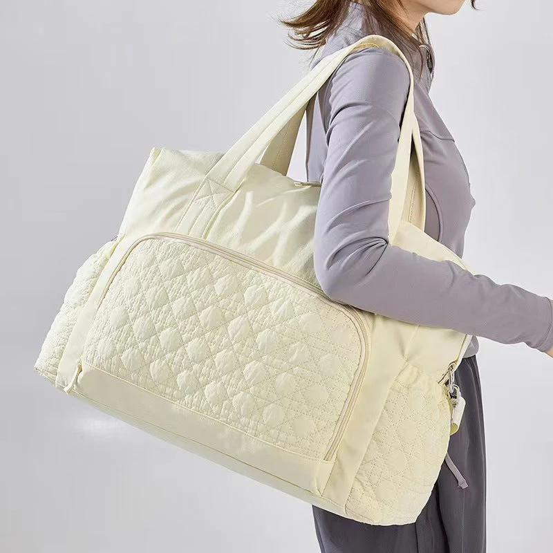 T588-811  Travel bag with dry and wet separation, diagonally crossed, hand-held - Image 6