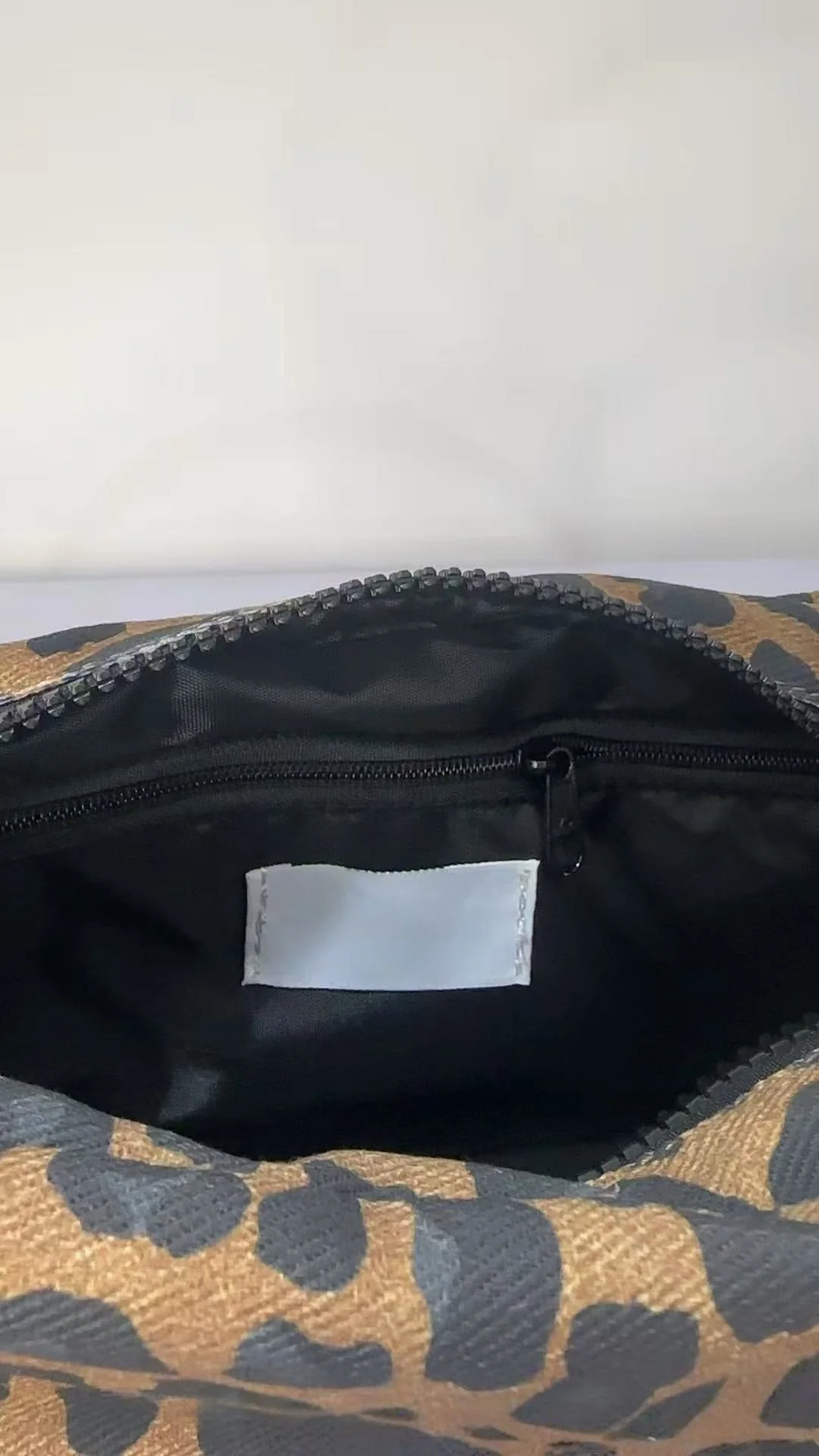 T588-836 Single shoulder portable sports bag - Image 2