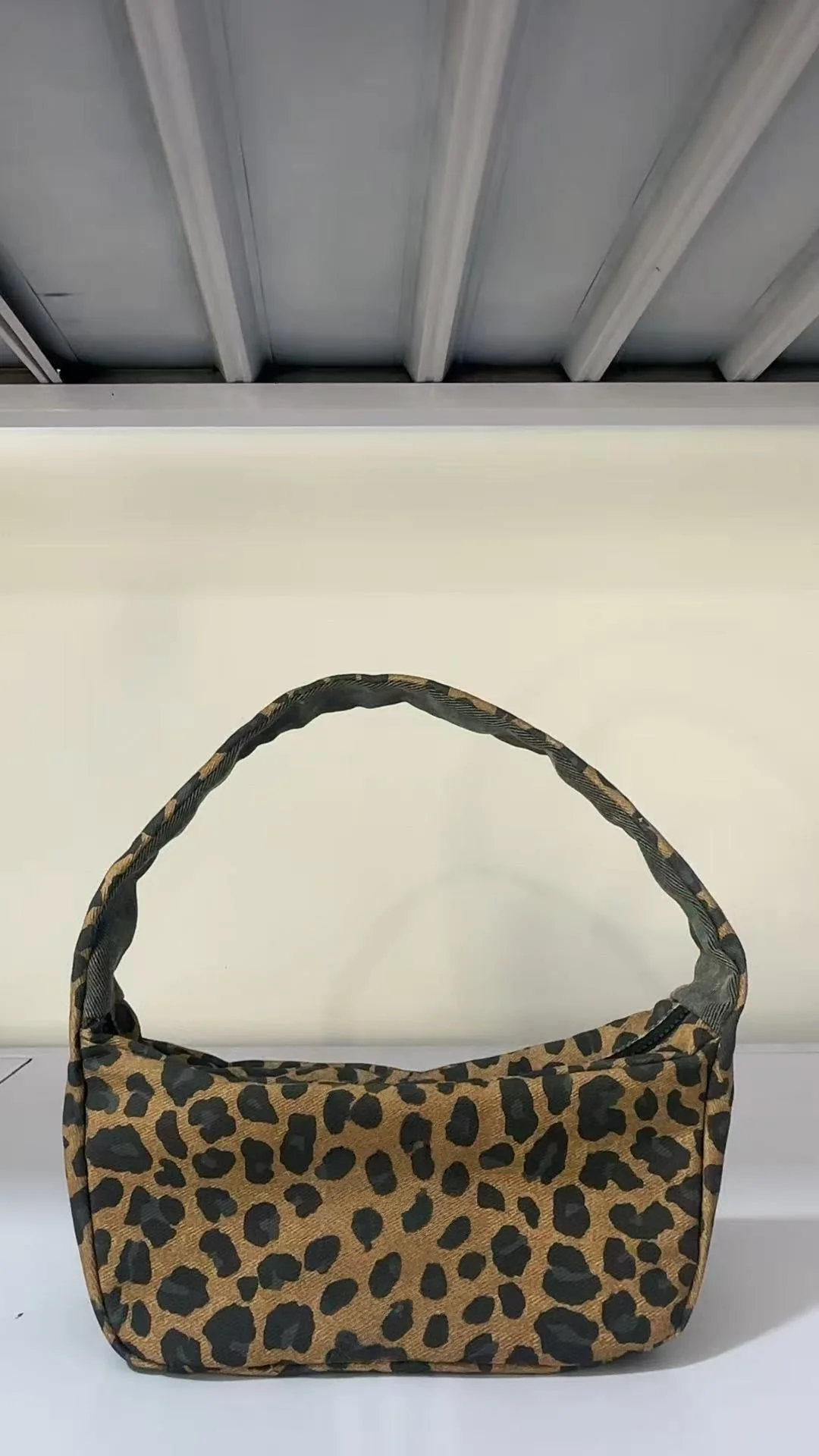 T588-836 Single shoulder portable sports bag - Image 3
