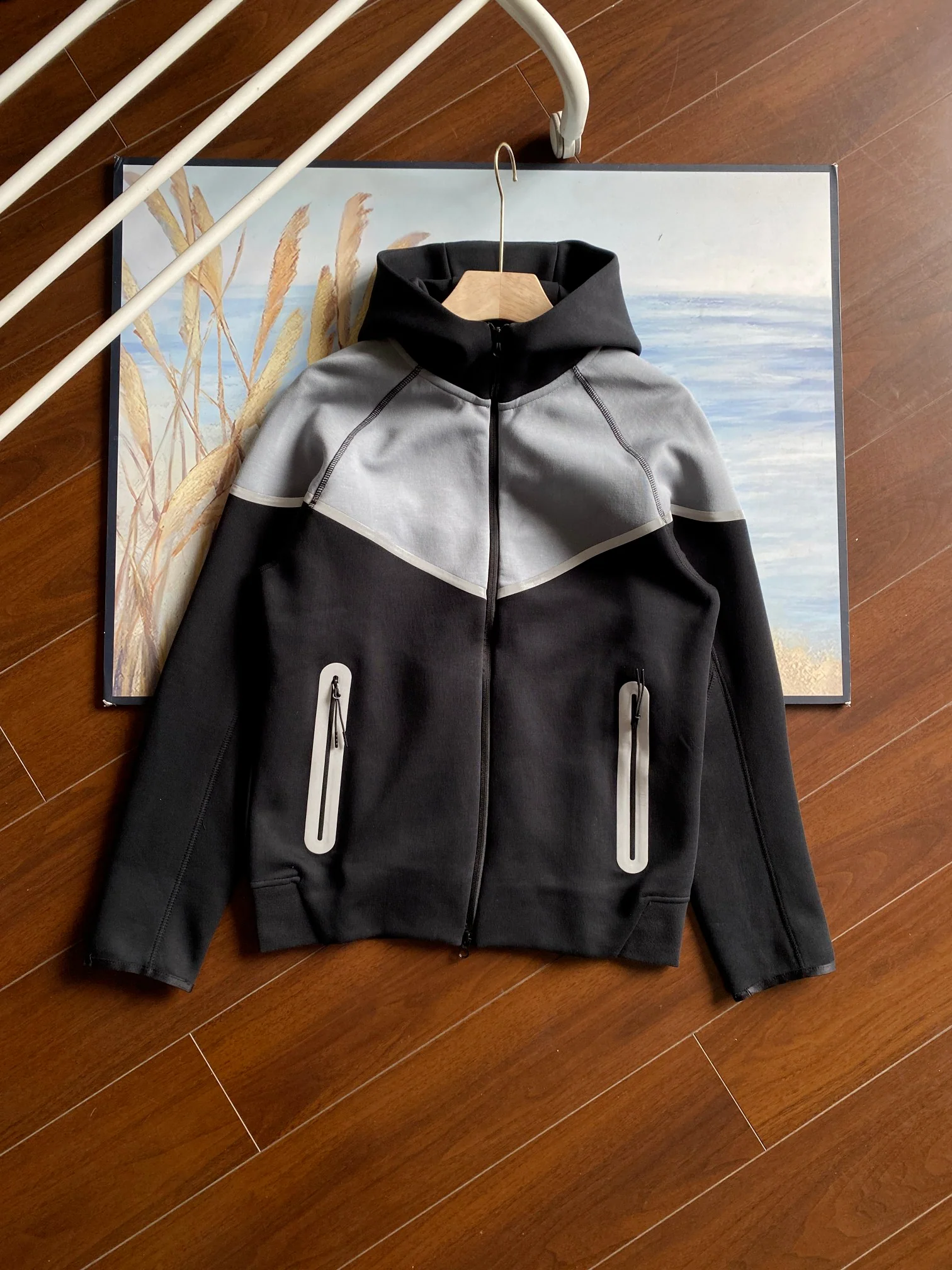 T588-882  Color blocked sports top hooded      only   top !!! - Image 4