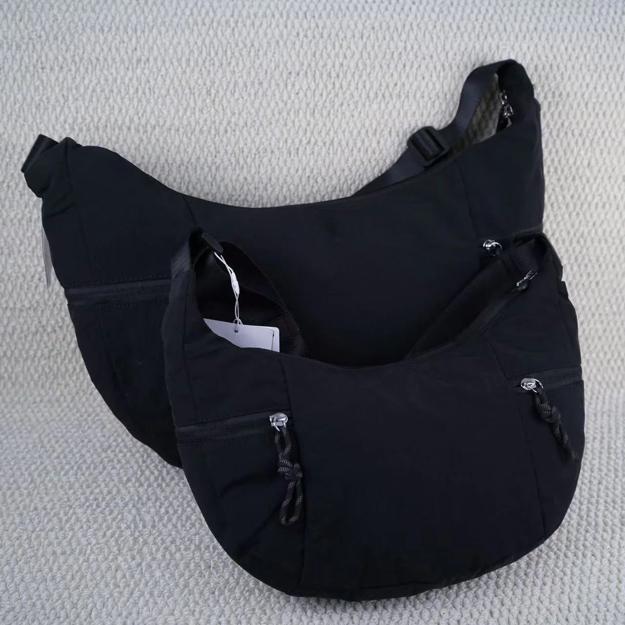 T588-894  Women's diagonal cross bag with cow horns, single shoulder crescent bag - Image 3